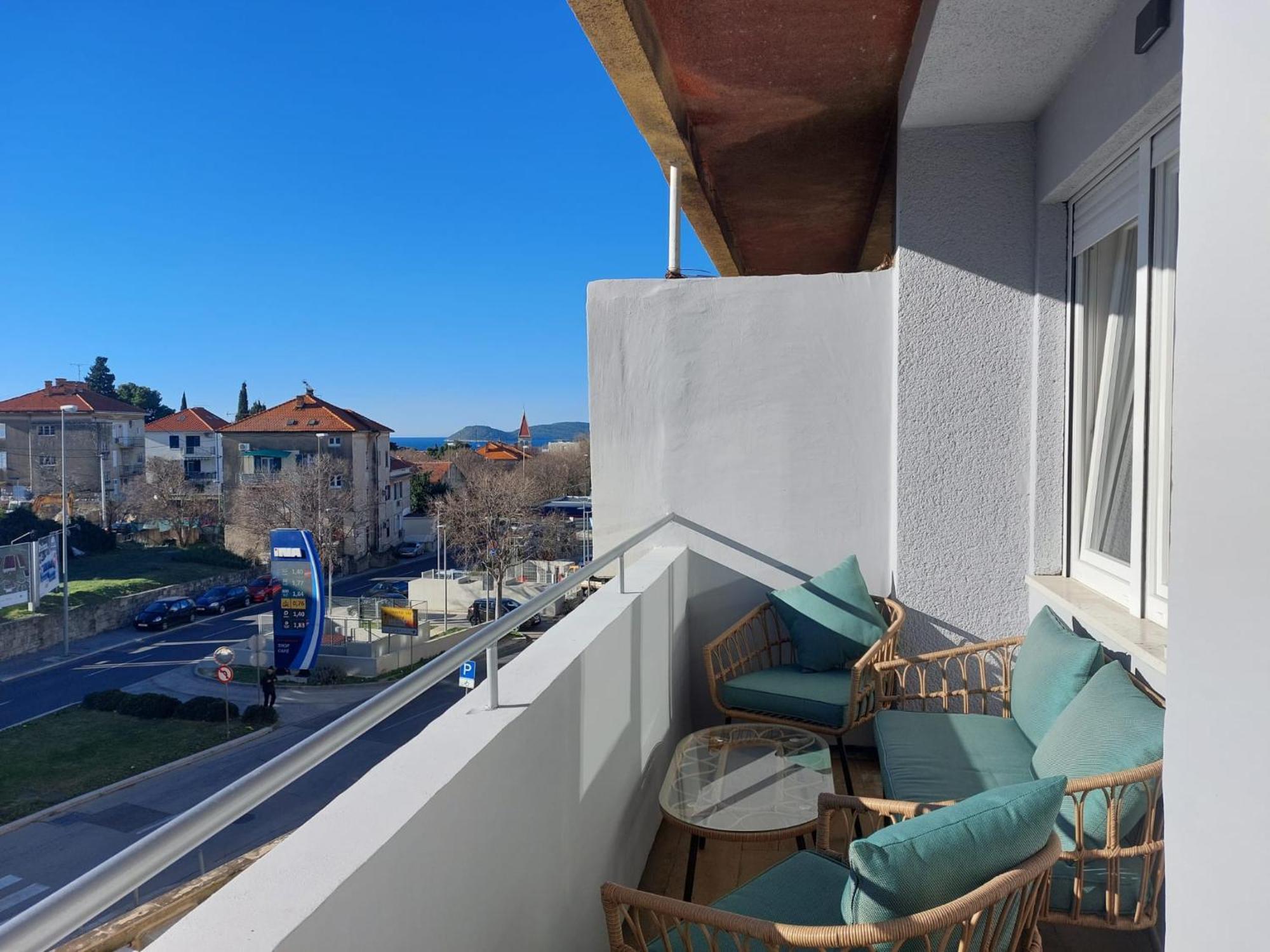 Comfort 2 Bedroom Apartment 10Min Walk From Center And Beach Split Exterior photo